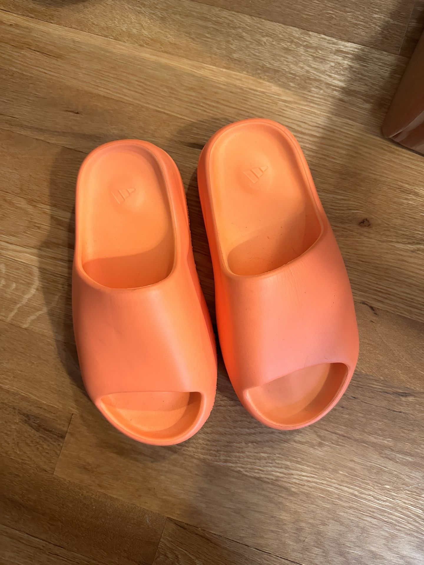 Yeezy Slides Size 6