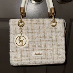 Elegant Tweed Handbag – White & Gold Accent – Jus&Star
