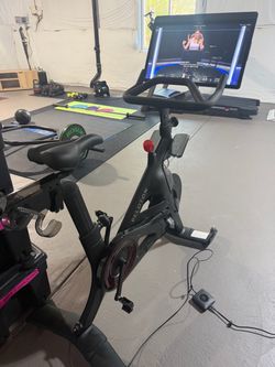 2022 Peloton Bike +
