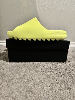 Yeezy Slides Men’s “Glow Green” size 12