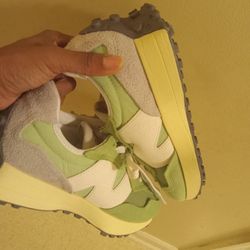 New Balance Women’s Shoe 