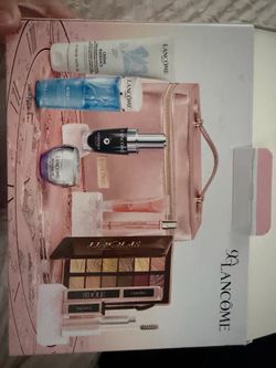 LANCOME MAKEUP GIFT SET PINK