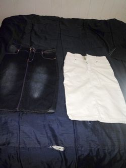 Girls size 12 im 20 and they fit like a size small