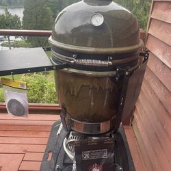 Bayou Classic Ceramic Grill. 