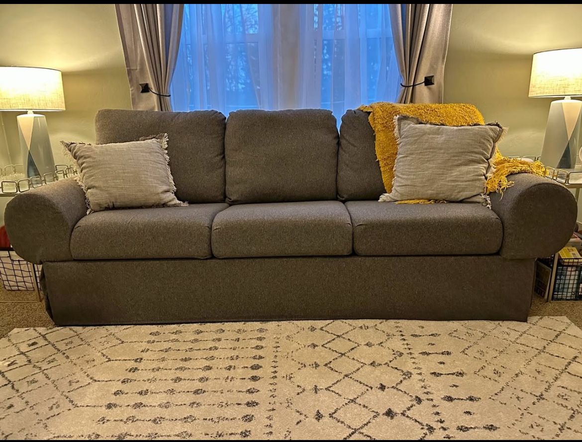 Home Reserve Monroe Couch