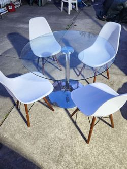 Dining set Like new Dining chairs with glass table  in excellent condition