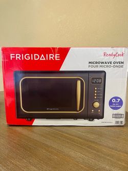 Frigidaire Retro Countertop Microwave Oven 0.7 Cu Ft 700W Black Gold Compact NEW
