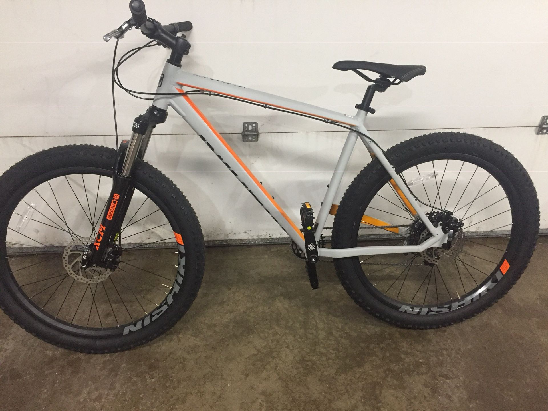 doen alsof Vertrek naar excelleren New Nishiki Colorado Comp 27.5+ Mountain Bike for Sale in Joliet, IL -  OfferUp
