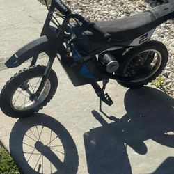 Razor MX125 Dirt Bike In Great Condition 