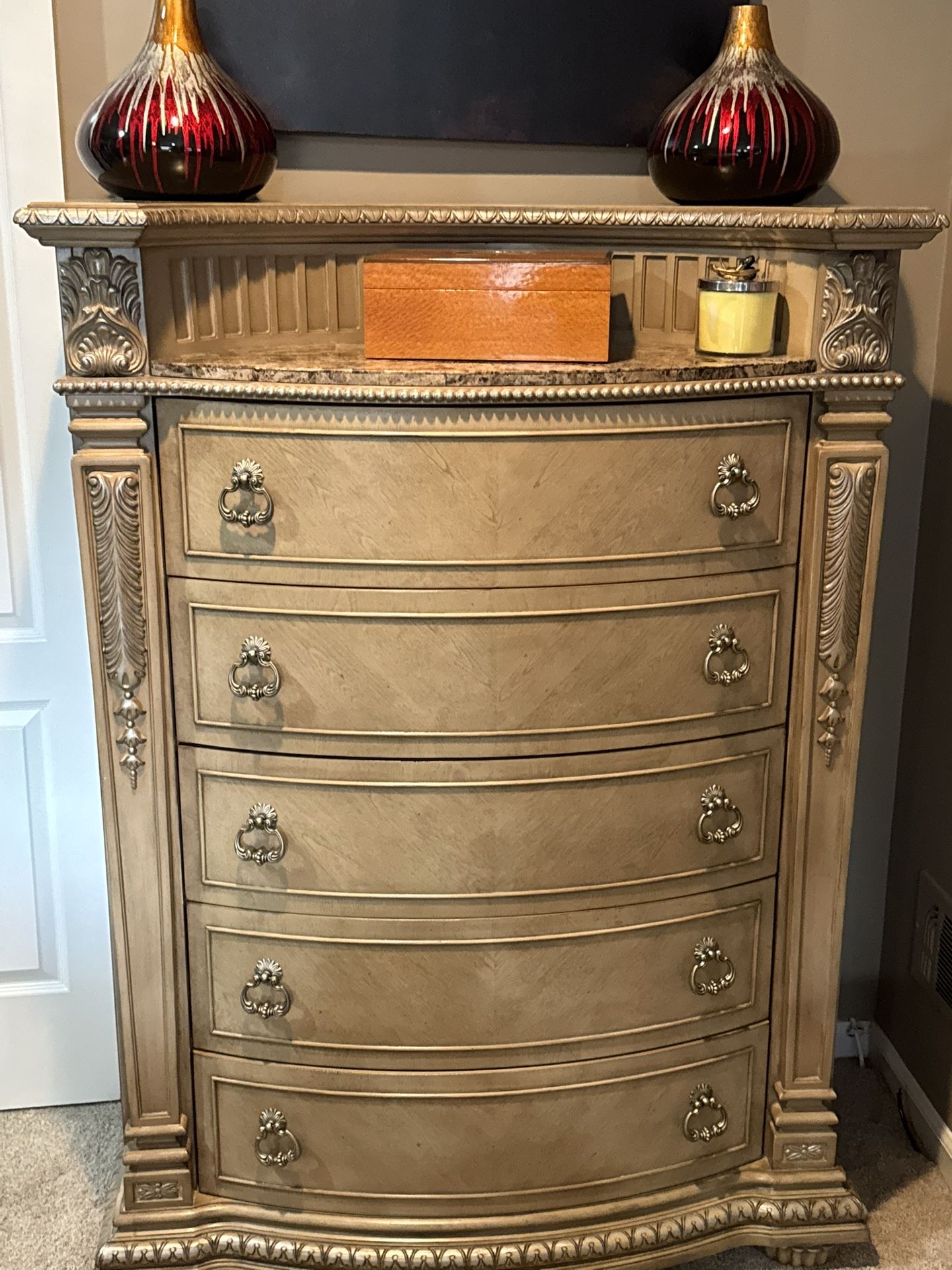Wilshire Dressers