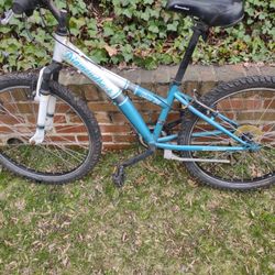 Diamondback 24 Inch Mountain Bike 