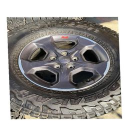 eye compare Outdoor Ready: Jeep Wheels and Tires for Any Adventure