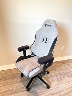 SecretLab OMEGA Gaming Chair