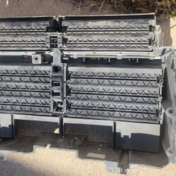 2015 2016 2017 2018 2019 2020 2011 2022 Chevy Colorado/ GMC Canyon Air Shutter OEM 