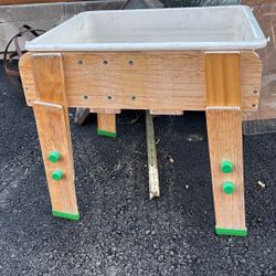 Kiwi Kids Water and sensory Table