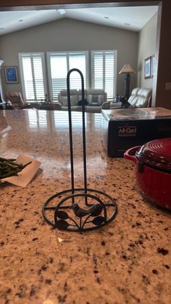 Paper towel holder