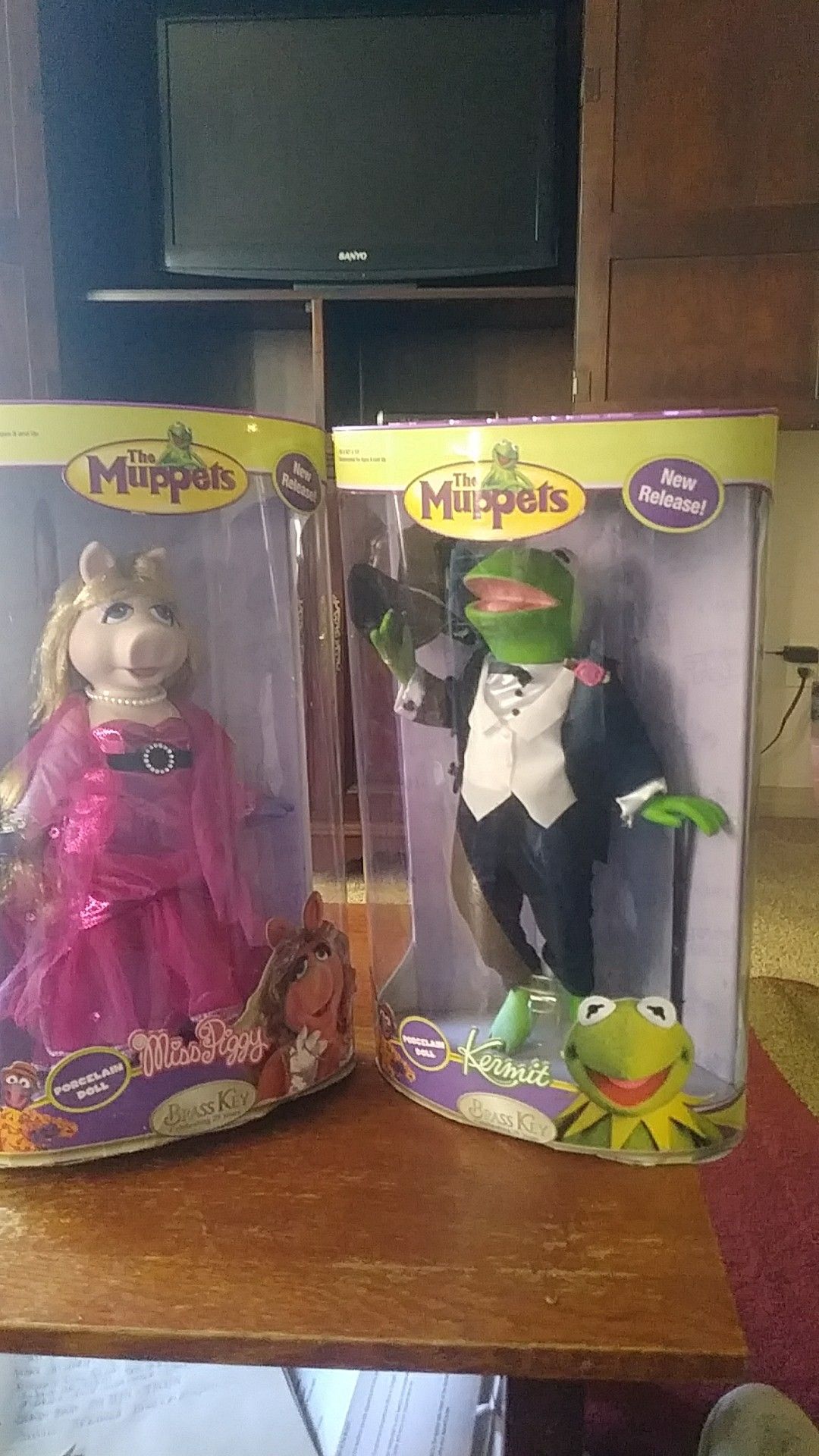 Porcelain dolls Kermit the Frog and Miss Piggy brass key