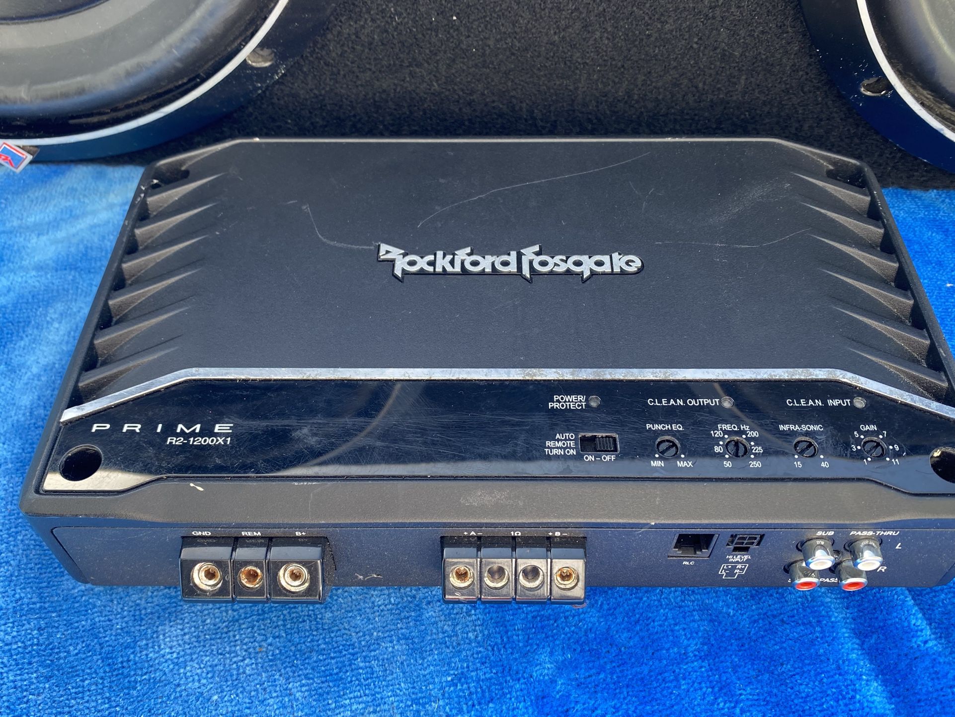 Fosgate Amp & Two 12 In Subwoofers In Box