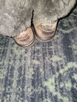 UGG Metallic Boots with Shearling Lining size 6 pickup only cash