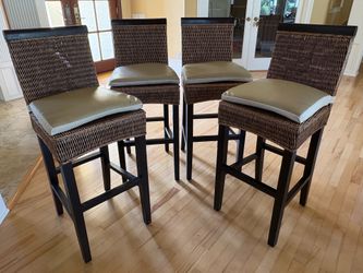 4 kitchen bar stools for in excellent condition.