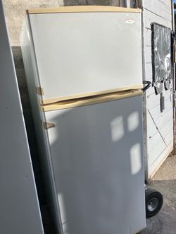 Refrigerator(DELIVERY AVAILABLE)