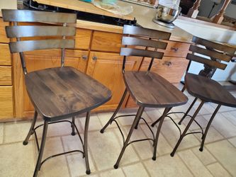 3 SWIVEL COUNTER HEIGHT BAR STOOLS