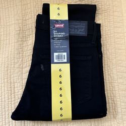 311 Black Levi’s Size 6
