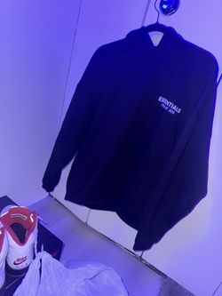 Black & White Essentials Medium
