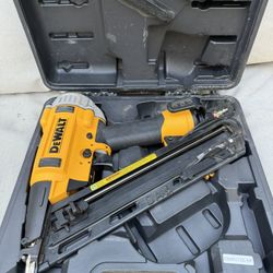 Dewalt 15ga Angled Nailer