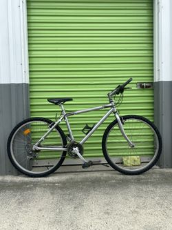VINTAGE BIKE /SIZE TIRES 26” /SIZE FRAME MEDIUM 