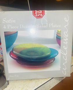 New salad/dessert plates Set