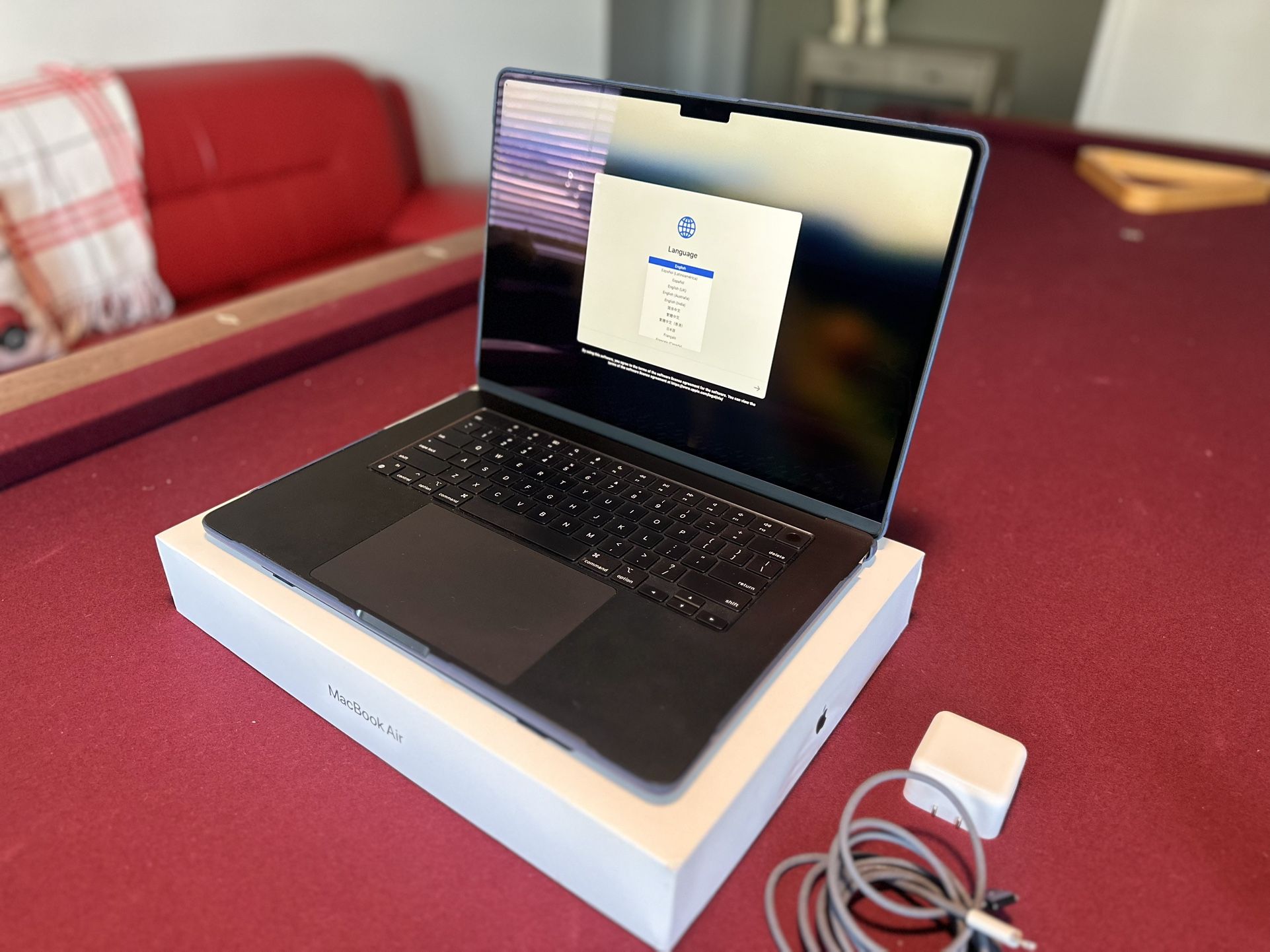 15-inch MacBook Air (M3) – 16GB RAM / 256GB SSD – Like New - Midnight Blue