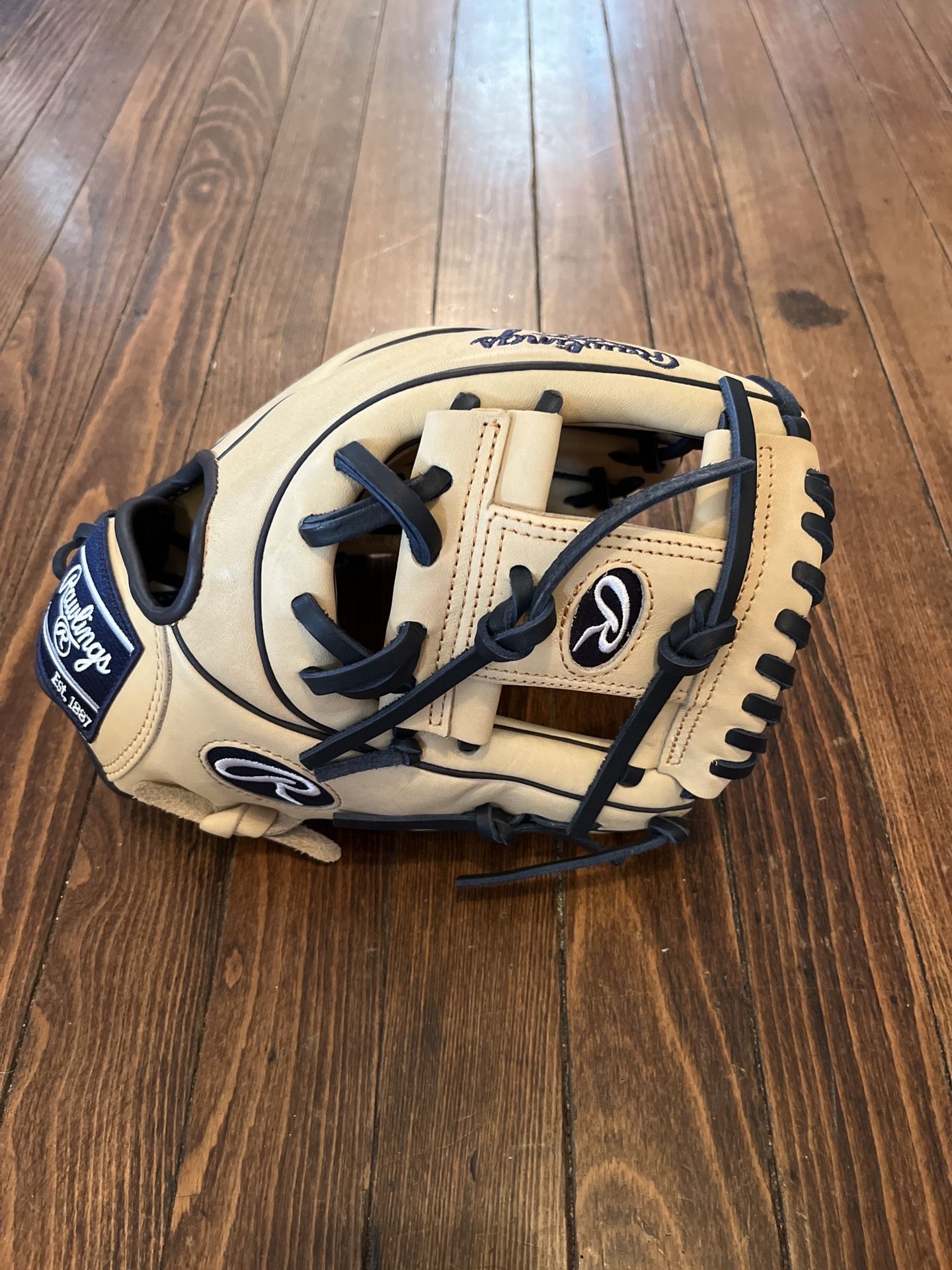 Heart Of The Hide Base Ball Glove Brand NEW Size 11.5
