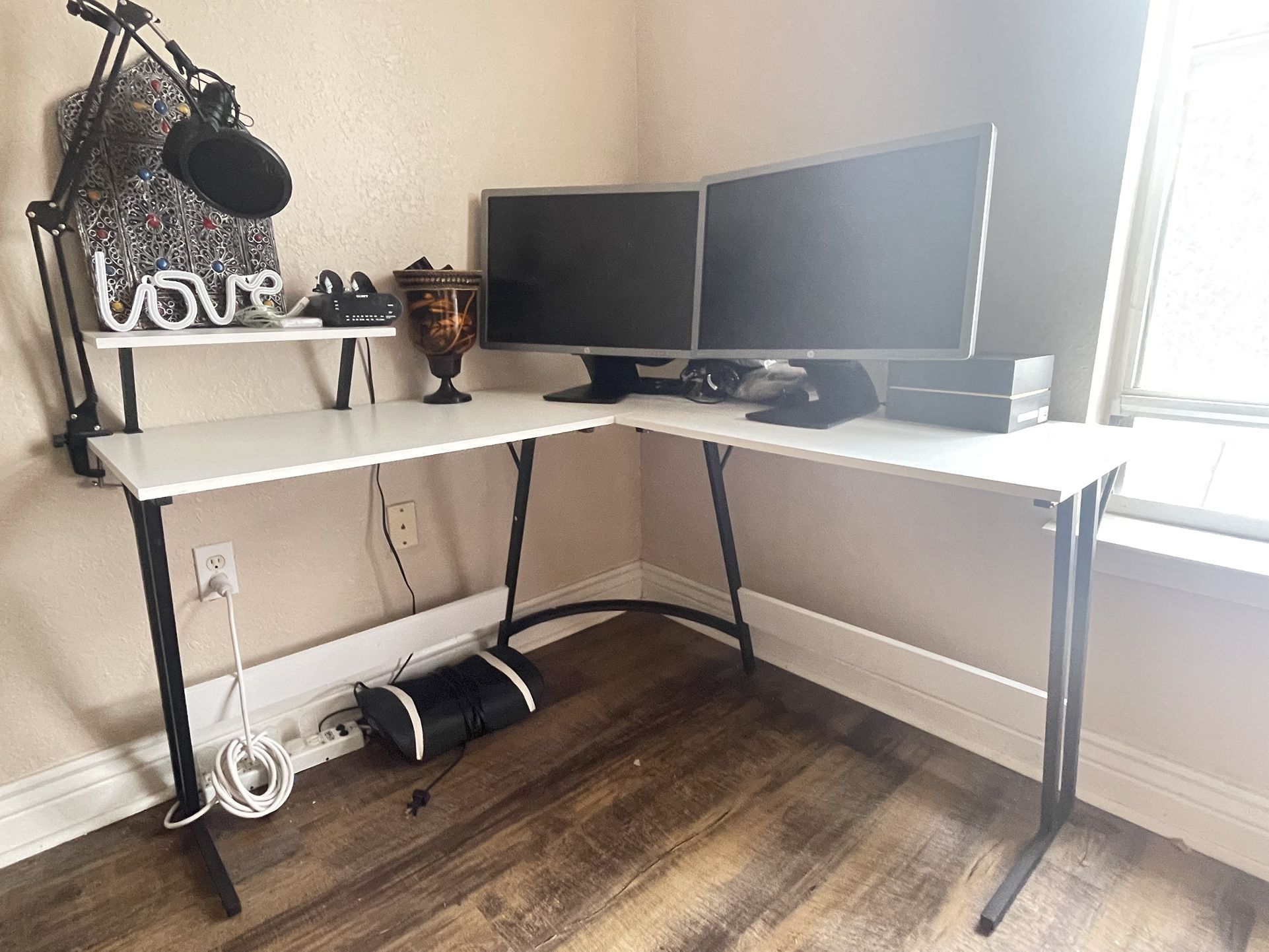  White Desk Still New