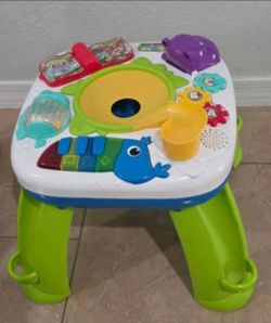 Baby entertainment table