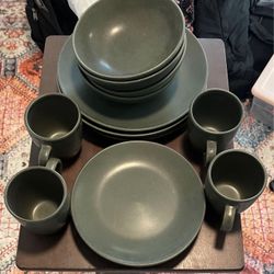 Forest Green STONE + LAIN Stoneware Set