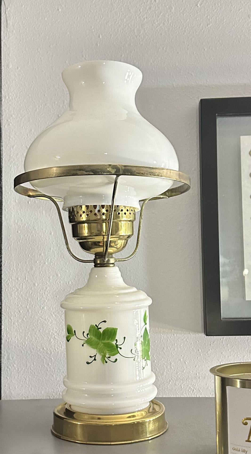 Vintage Milk Glass Green Ivy Lamp
