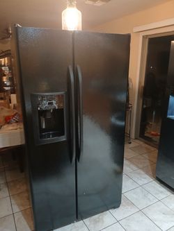 GE Black Side-by-Side Refrigerator with Ice Maker