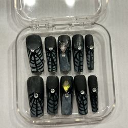 Gothic Inspired Nails 