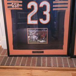 Devin Hester Signed Jersey