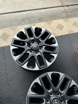 Toyota tundra rims 20”