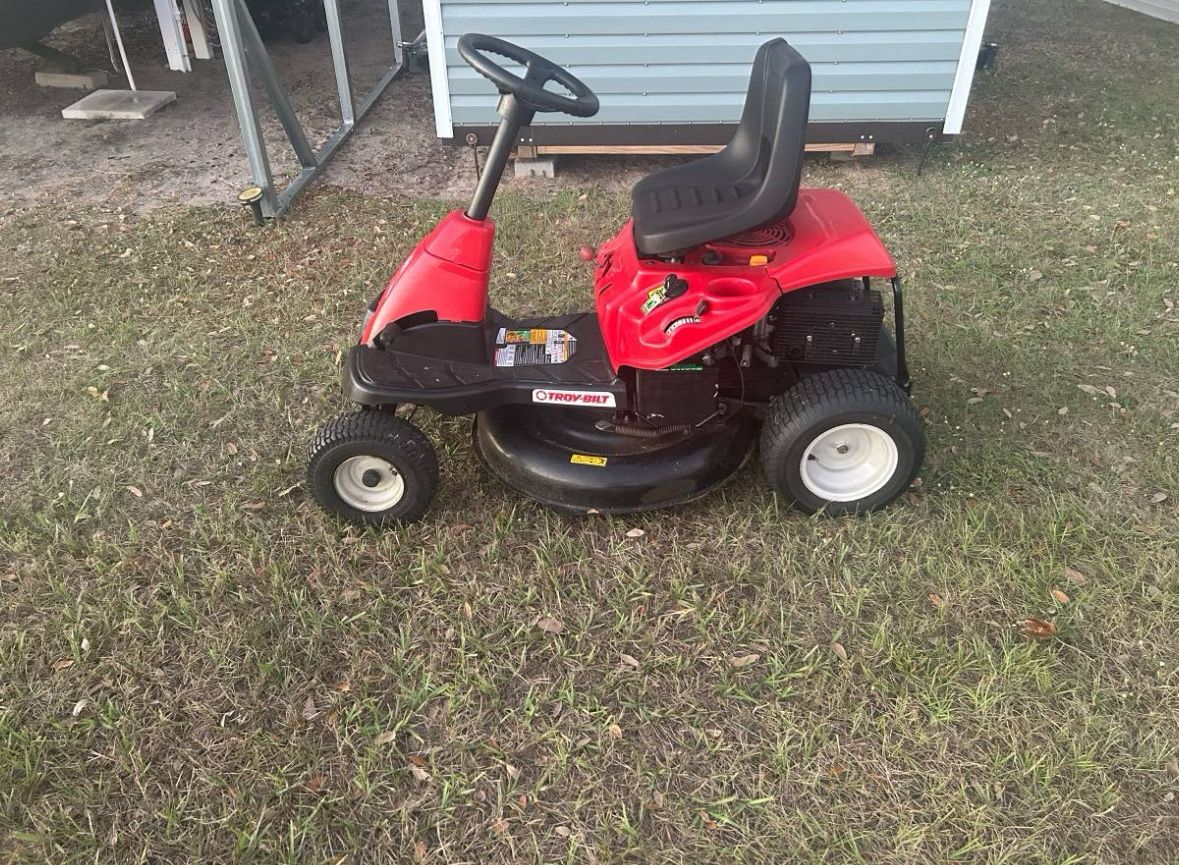Troy Bilt 30” Deck Riding Mower 