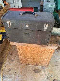 vintage Craftsman 20-inch machinist tool chest featuring seven drawers and a top compartment.