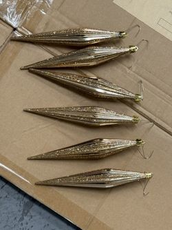 Set of 6 holiday Christmas ornaments