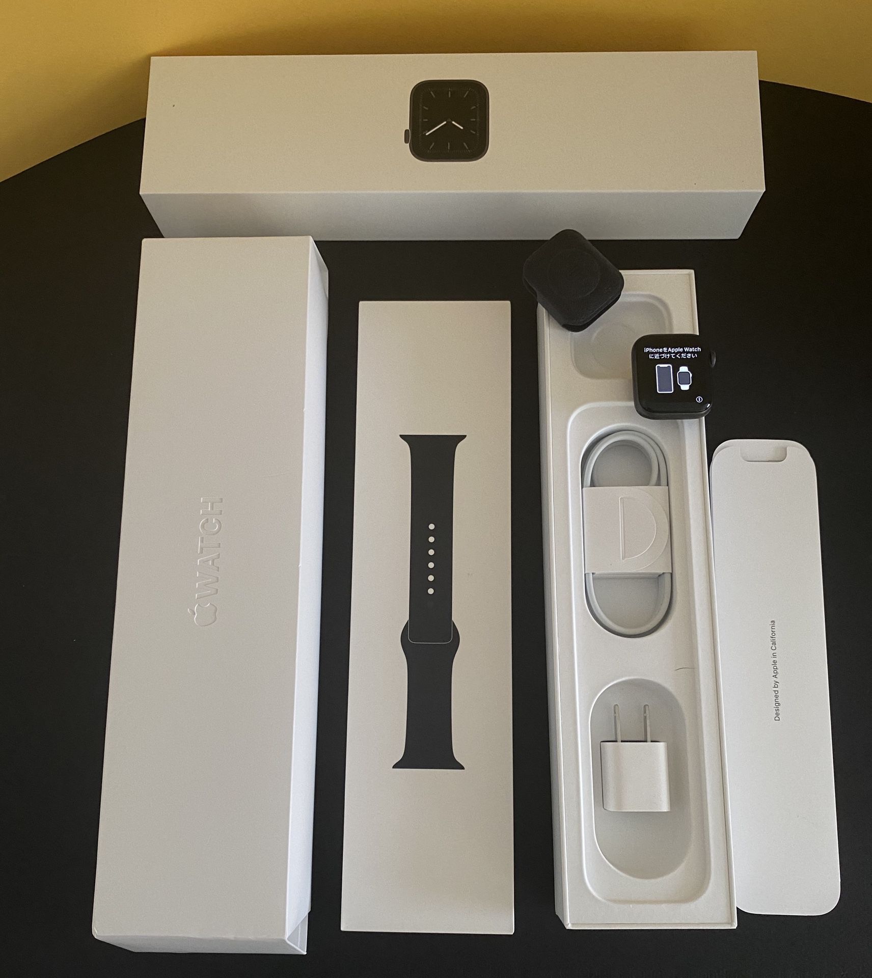 NEW Apple Watch series 5 40mm Space Gray GPS