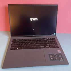 LG Gram 17” (2022) i7 12th Generation 16GB 512GB super light powerful laptop (Evo certified)