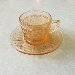 INDIANA GLASS COMPANY - SET OF EIGHT CUPS AND SAUCERS