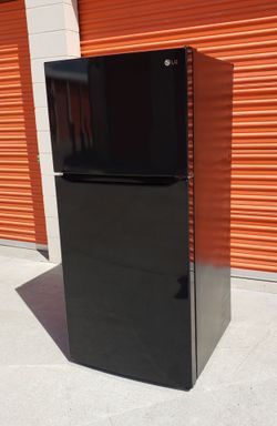 Free Delivery Top Freezer Refrigerator Super Clean Works Perfectly LG 18 CuFt 30 Wide