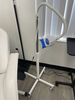 2 Teeth Whitening Lights