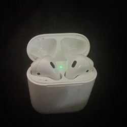 Apple Airpods (1st Gen)